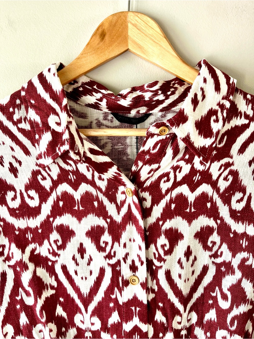 NWT ZARA Burgundy & Cream Ikat Print Button-Up Blouse Size XL Slightly Cropped - Picture 5 of 11